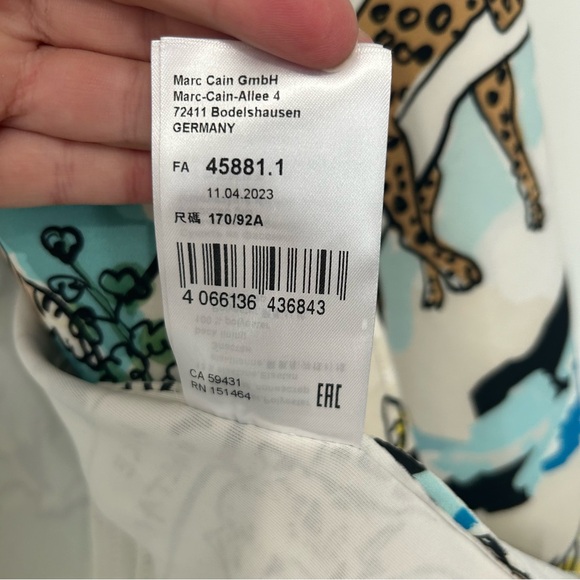 Marc Cain Cartoon Print Blazer Sz 8 Deep Sea - Picture 10 of 16